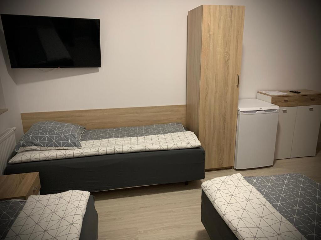 Łóżko lub łóżka w pokoju w obiekcie Hostel Sportowa