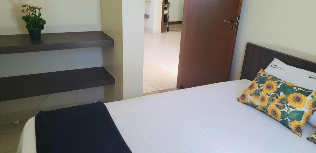 Postel nebo postele na pokoji v ubytování Infinity Hotel