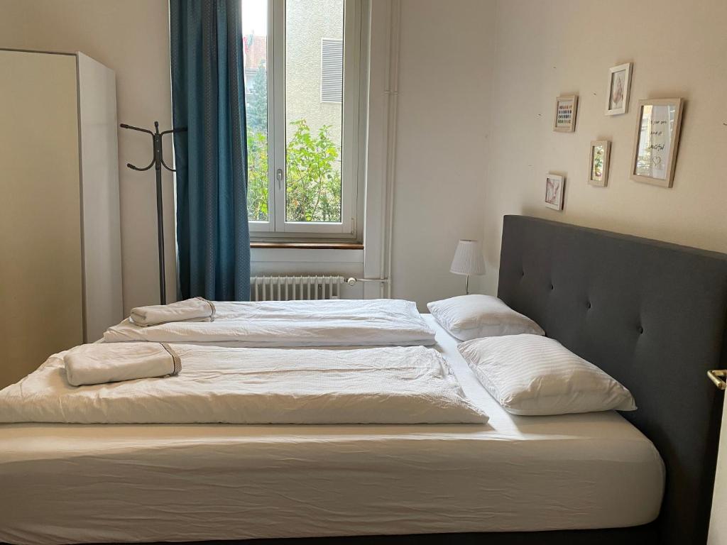 Letto o letti in una camera di ZüriZimmer