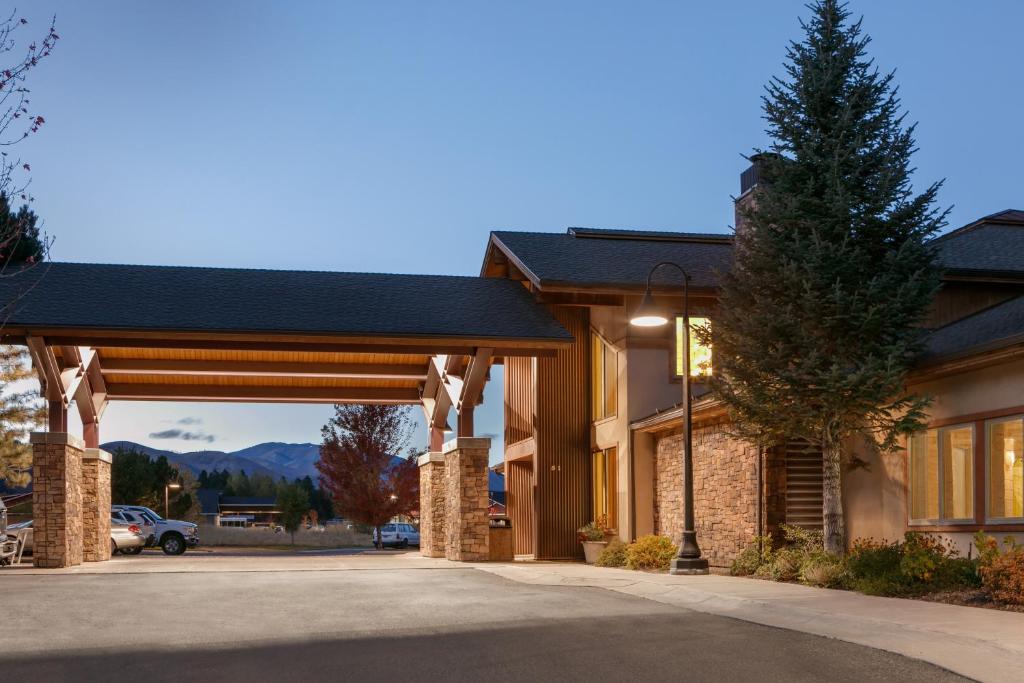 a large building with a garage with a driveway at Mountain Valley Lodge Hailey Sun Valley in Hailey