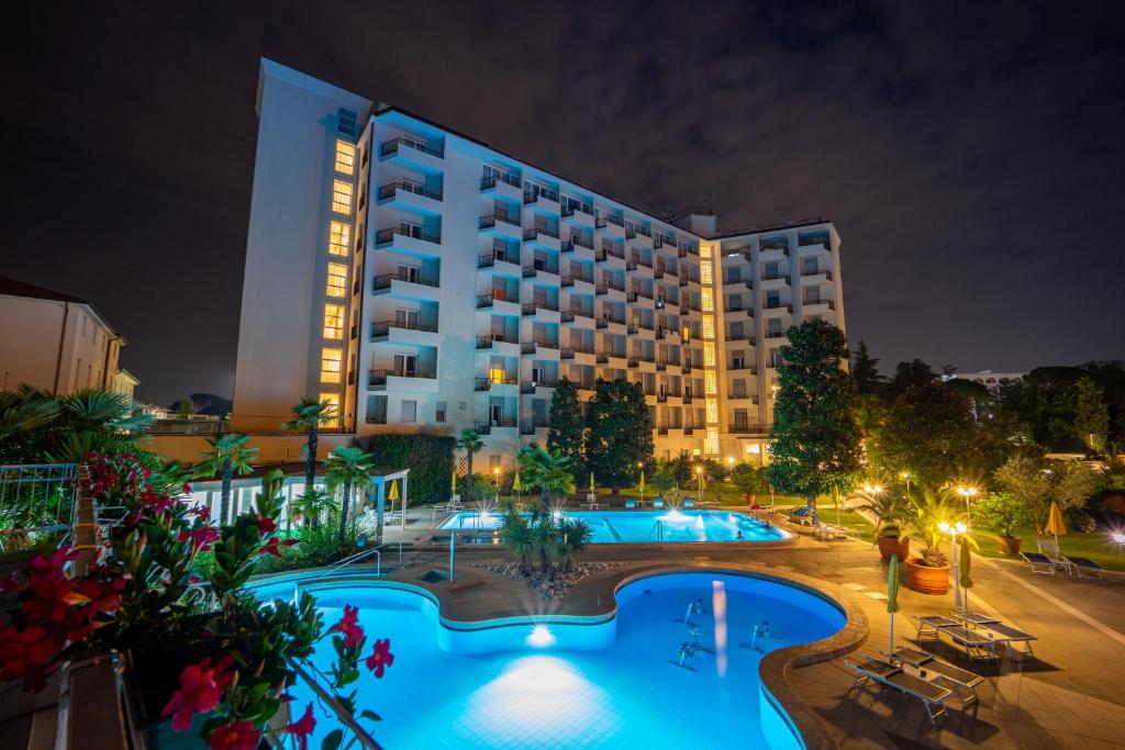 Bazén v ubytování Hotel Ariston Molino Buja nebo v jeho okolí