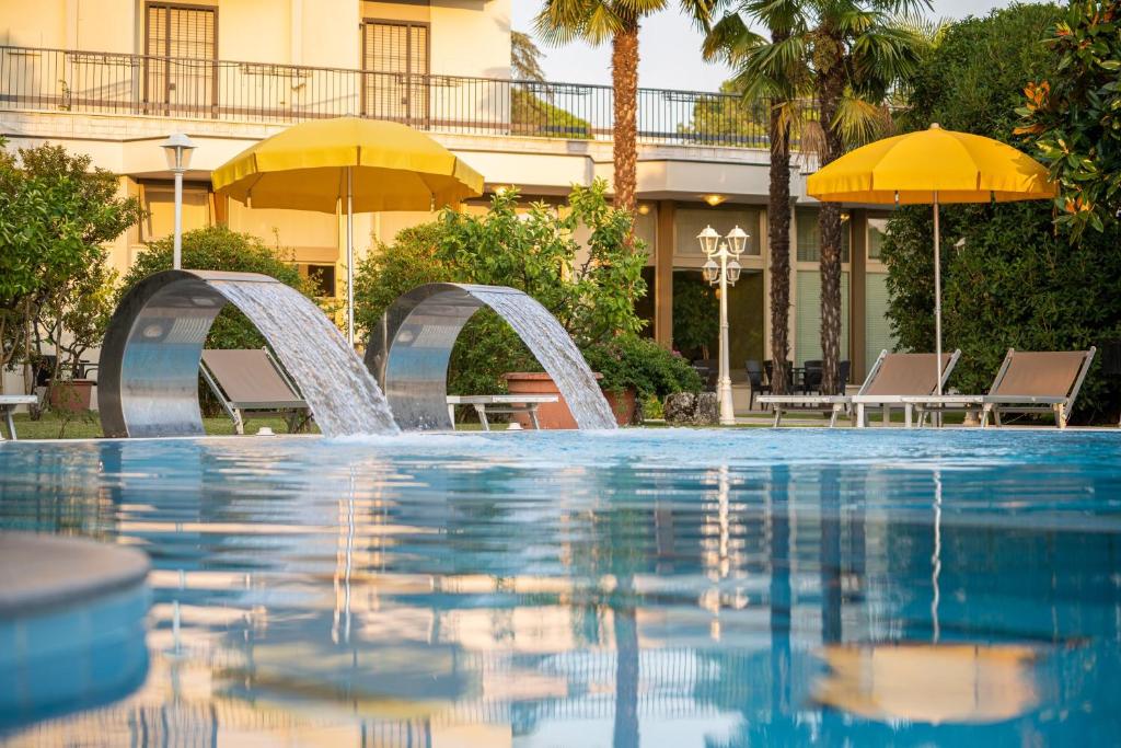 Bazén v ubytování Hotel Ariston Molino Buja nebo v jeho okolí