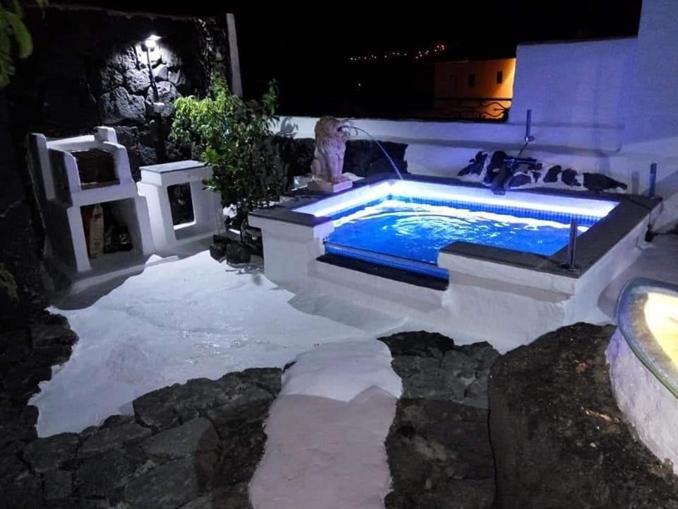 Bazén v ubytování ALOELUX VILLA ! - Private Villa with Jacuzzi, cinema ,massage ,wonderful view, art desing villa nebo v jeho okolí