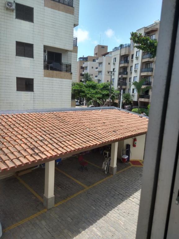  Apartamento amplo a 200m da praia da Enseada