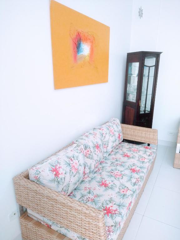  Apartamento amplo a 200m da praia da Enseada