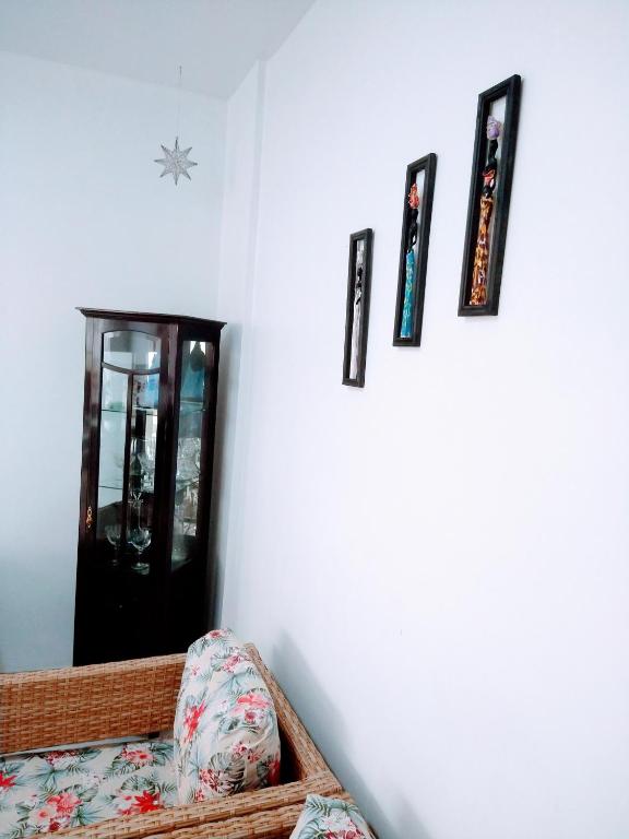  Apartamento amplo a 200m da praia da Enseada