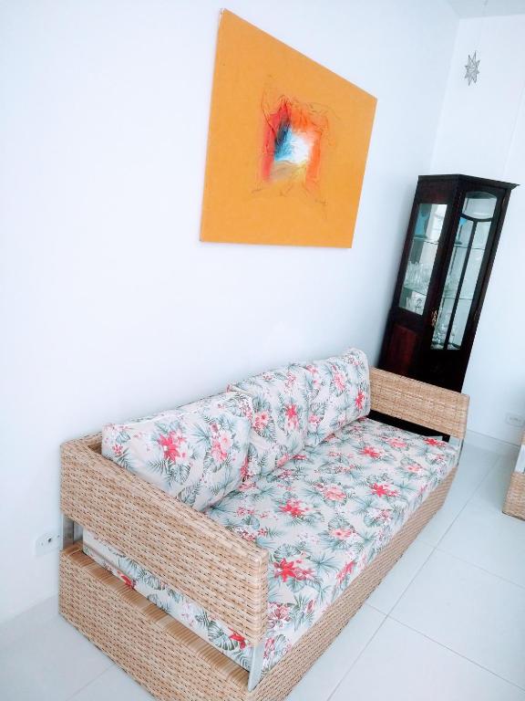  Apartamento amplo a 200m da praia da Enseada