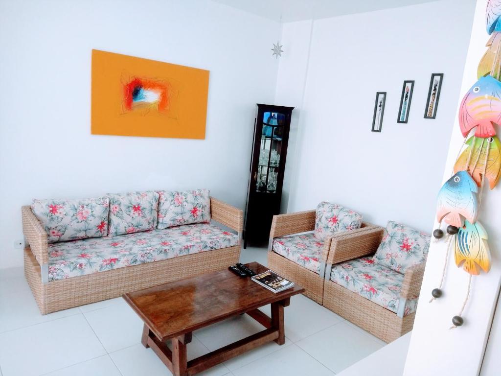  Apartamento amplo a 200m da praia da Enseada