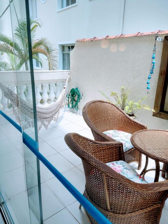  Apartamento amplo a 200m da praia da Enseada