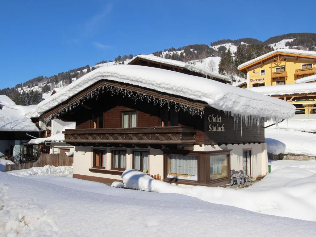 フィーホーフェンにあるLovely Chalet in Saalbach Hinterglemm with saunaのギャラリーの写真