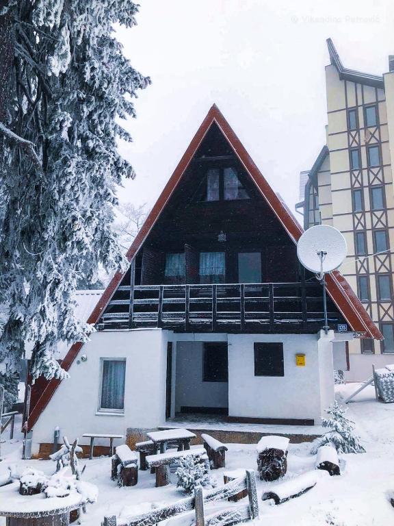 Vikendica Petrovic a l'hivern