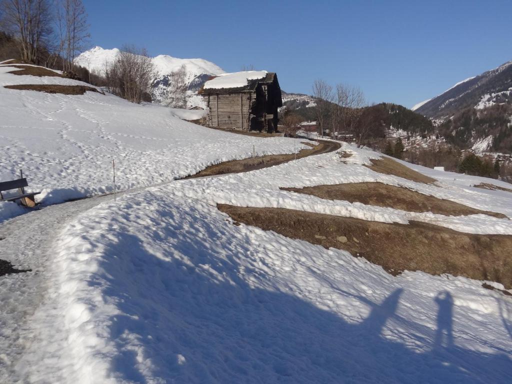 Chalet in Wiler near Ski Lift & Views v zimě