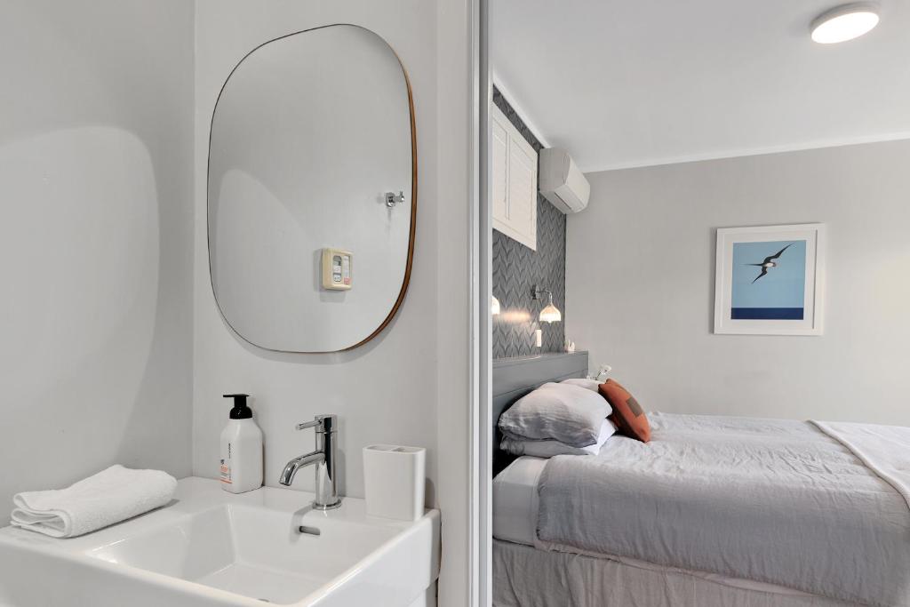 Postel nebo postele na pokoji v ubytování Devonport Motel