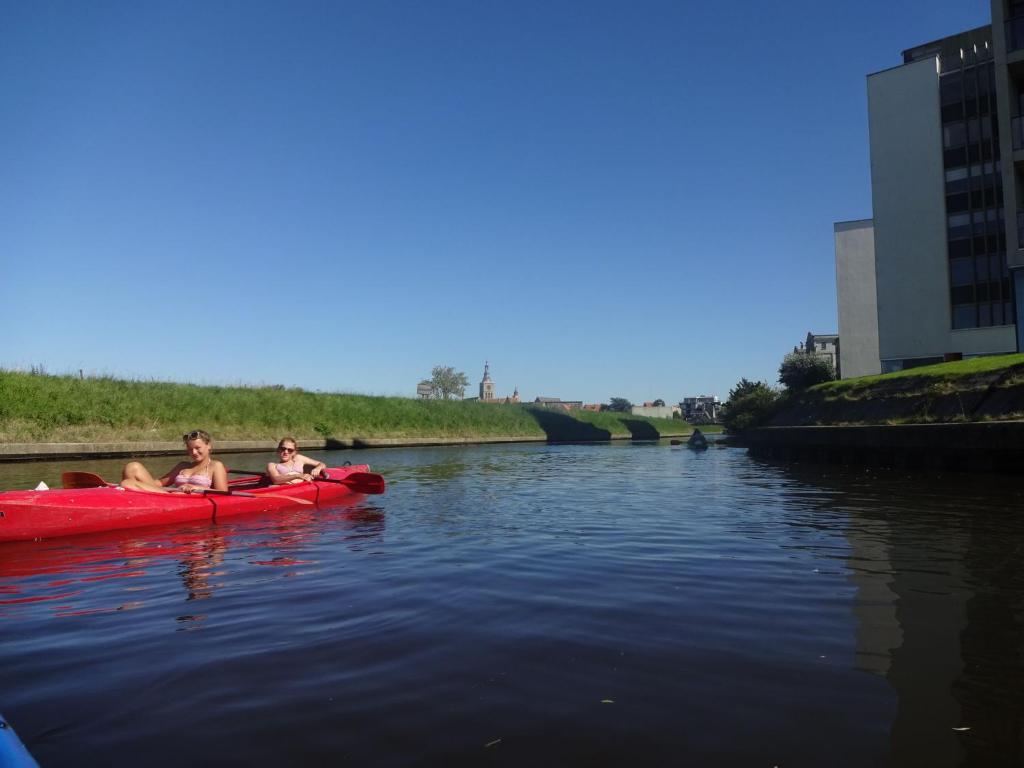 Výhled na řeku, která protéká v blízkosti vily