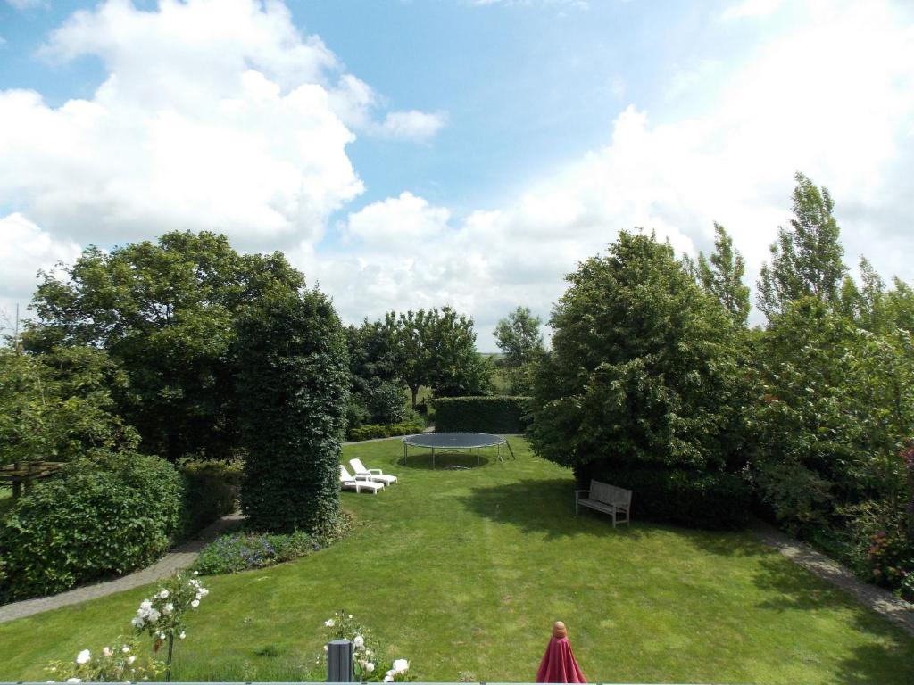Zahrada ubytování Villa in Diksmuide near Sandy Beach