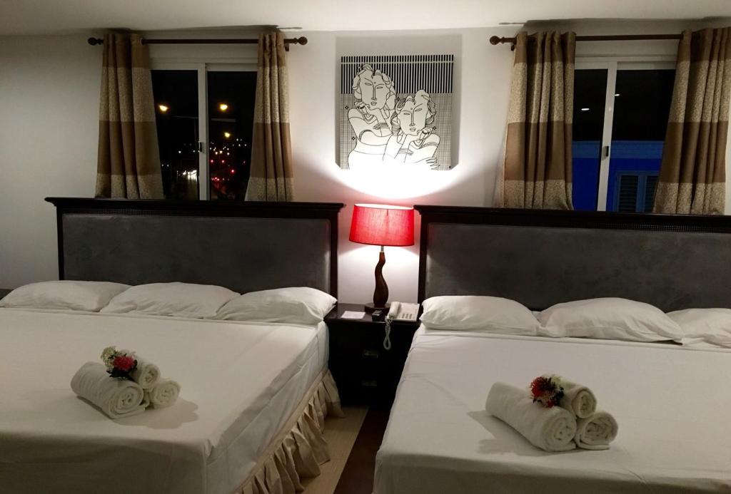 Postel nebo postele na pokoji v ubytování Curacao Suites Hotel