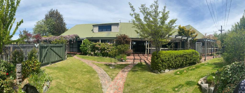 a house with a fence and a yard at Twizel Central Studio Accommodation in Twizel