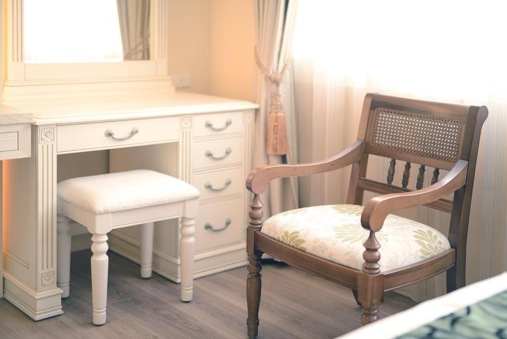 a bedroom with a desk and two chairs and a dresser at Miller Home in Yuchi