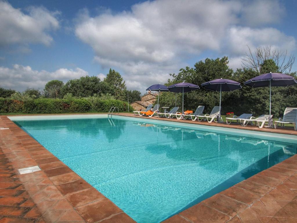 The swimming pool at or close to Farmhouse in Proceno with Pool and Terrace
