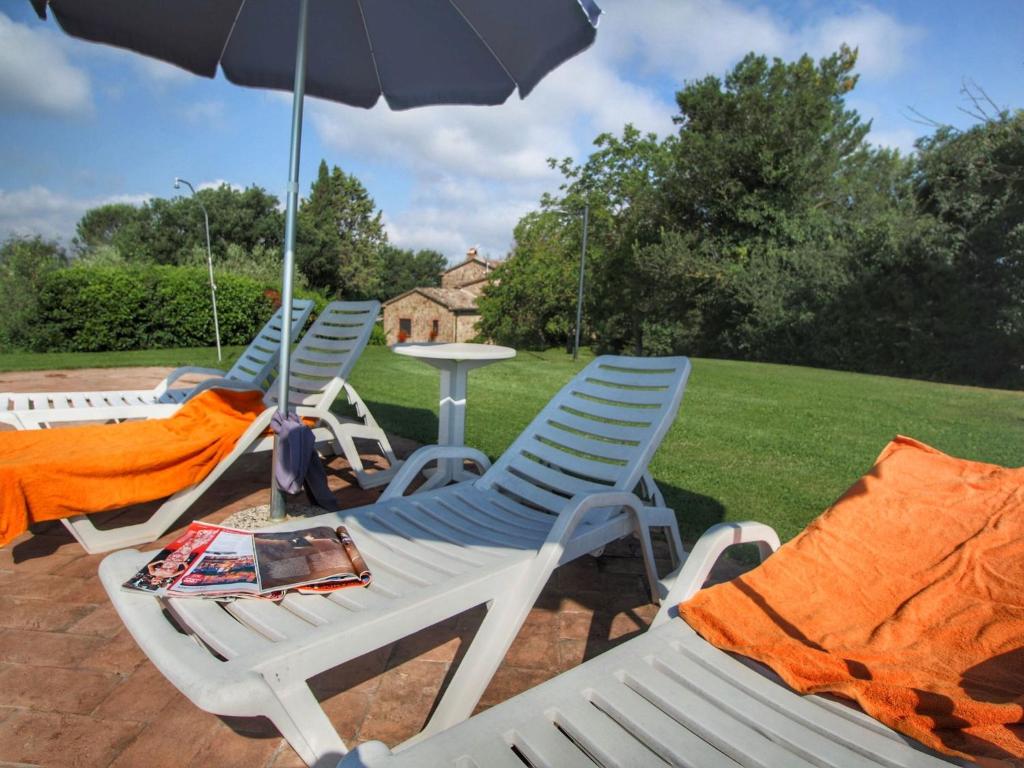 A garden outside Farmhouse in Proceno with Pool and Terrace