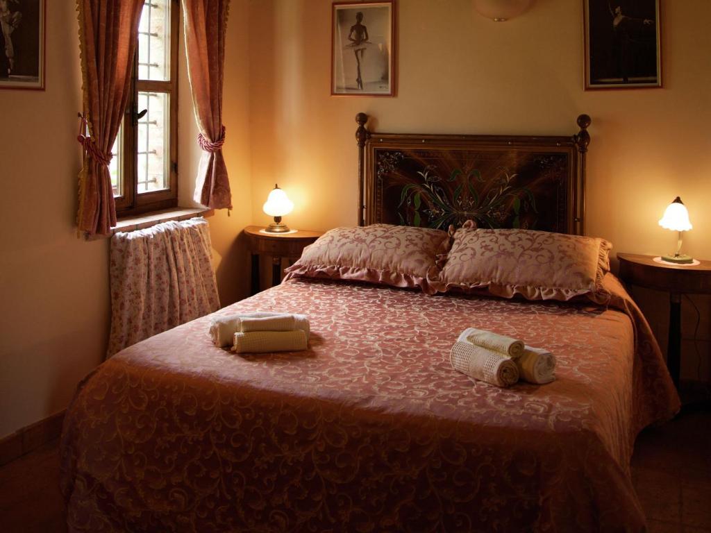 Posteľ alebo postele v izbe v ubytovaní Cozy Countryside Cottage in Todi