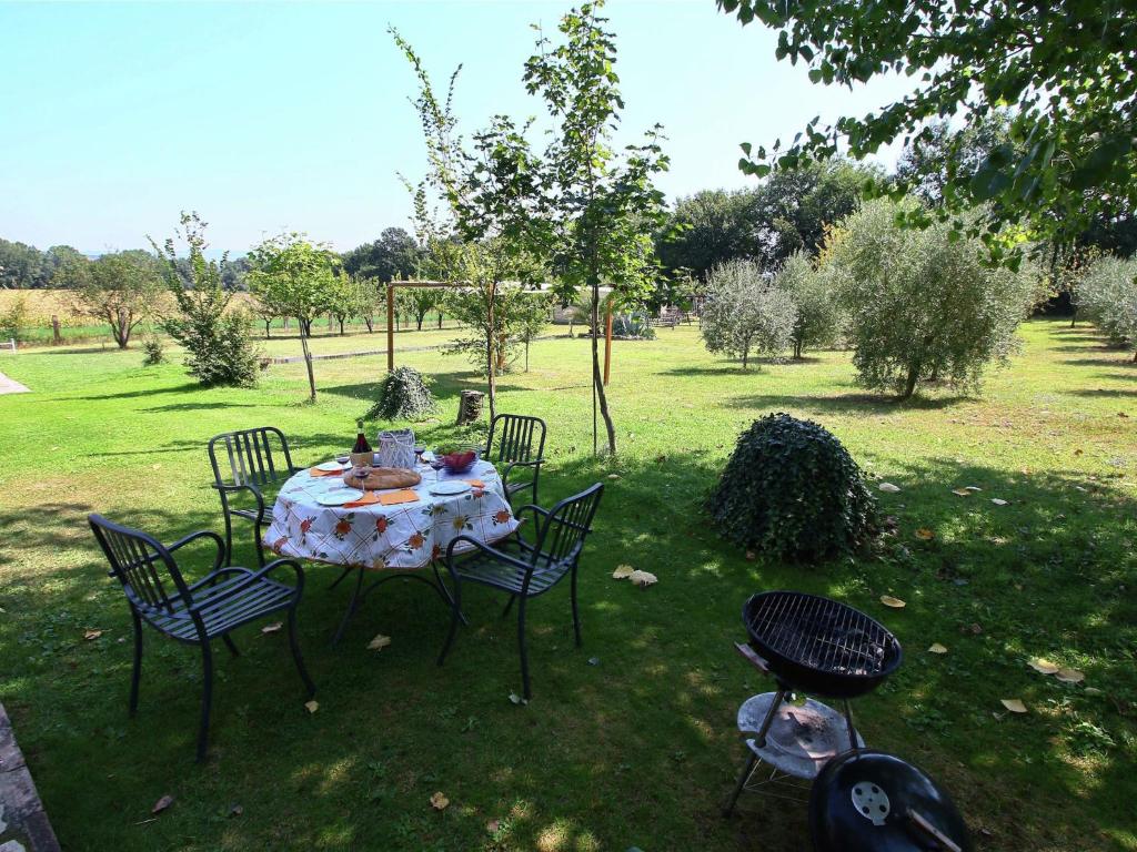 Vonkajšia záhrada v ubytovaní Cozy Countryside Cottage in Todi