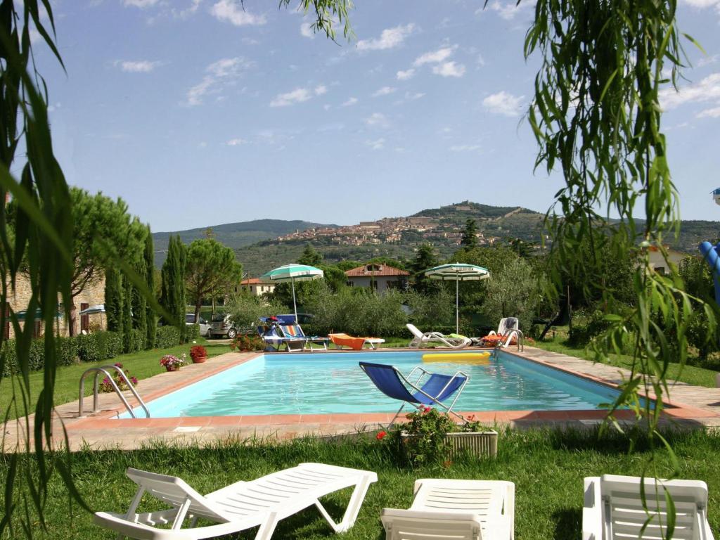 Cosy Holiday Home in Cortona with Swimming Poolの敷地内または近くにあるプール