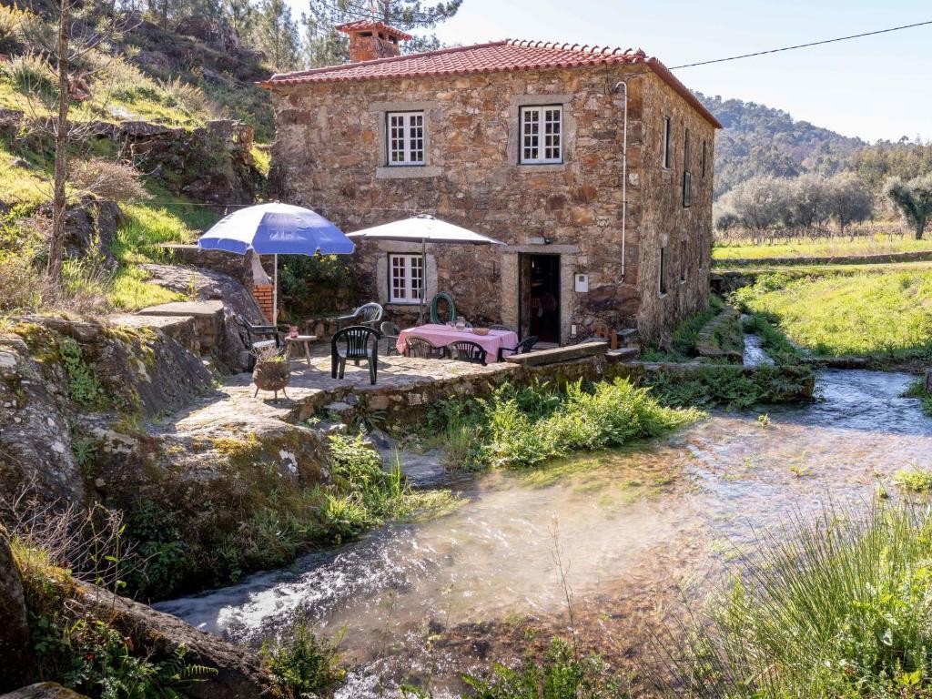 Gallery image of Detached house -formerly a mill- with swimming pool in an idyllic location in Ponte de Lima