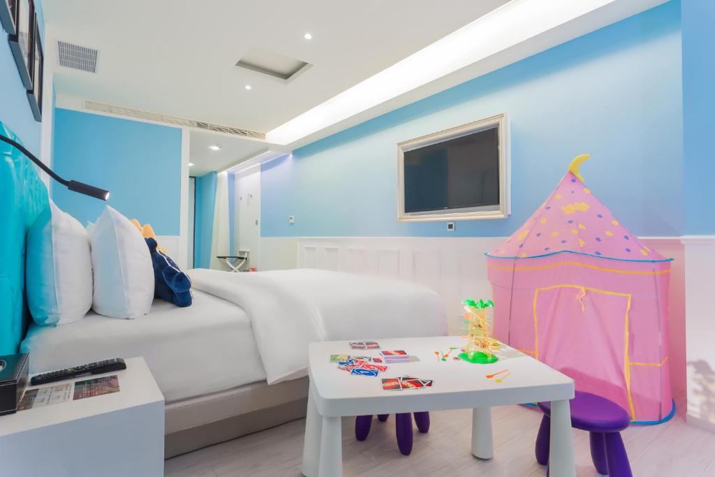 TV a/nebo společenská místnost v ubytování FX Hotel Tainan