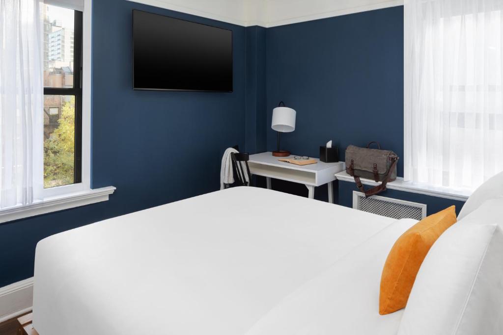 TV a/nebo společenská místnost v ubytování voco The Franklin New York by IHG