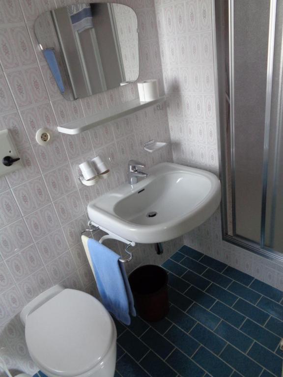 Kúpeľňa v ubytovaní Haus Alpenfriede