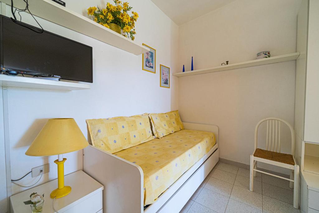 Telewizja i/lub zestaw kina domowego w obiekcie Appartamenti Vista Mare - Goelba