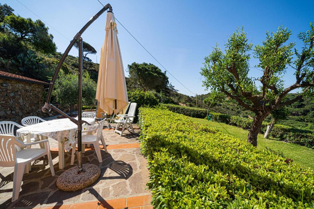 Ogród w obiekcie Appartamenti Vista Mare - Goelba