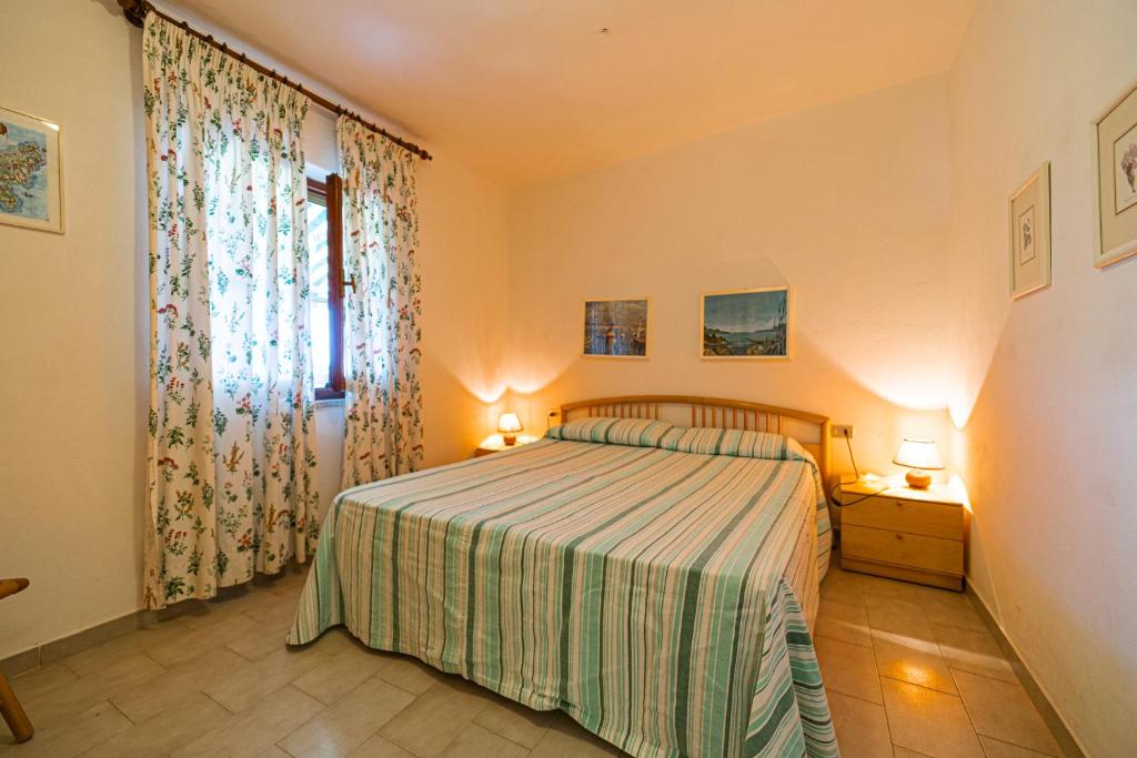 Łóżko lub łóżka w pokoju w obiekcie Appartamenti Vista Mare - Goelba