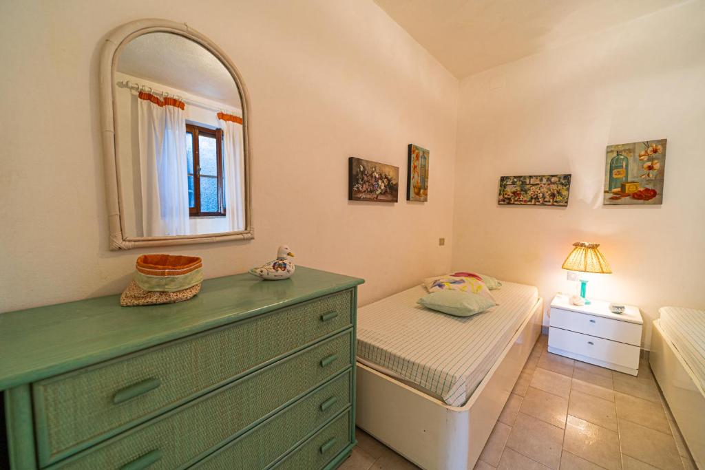 Łóżko lub łóżka w pokoju w obiekcie Appartamenti Vista Mare - Goelba