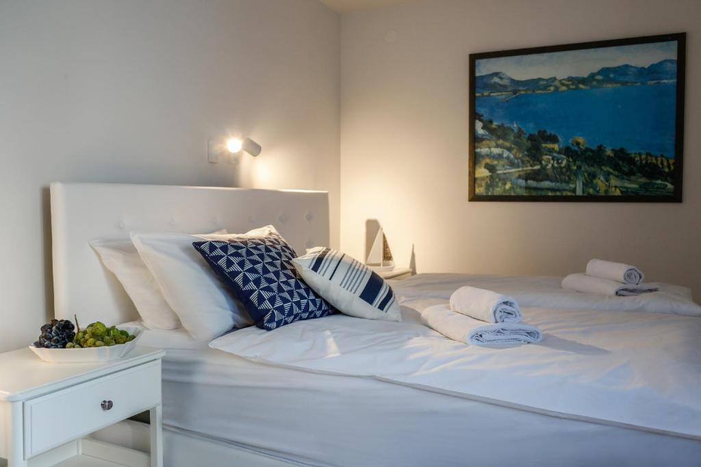 Posteľ alebo postele v izbe v ubytovaní Hvar Old Dalmatian House Junior Suite - Deck 2