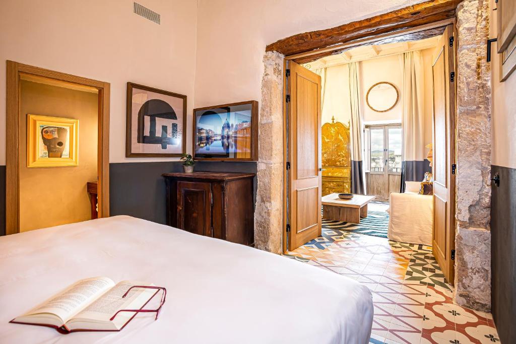 Hotel La Torre del Canonigo - Small Luxury Hotels, Ibiza-stad ...