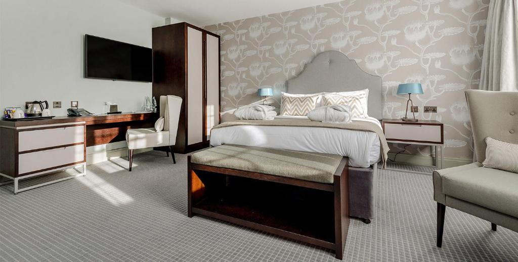 Postel nebo postele na pokoji v ubytování Edgbaston Park Hotel Birmingham