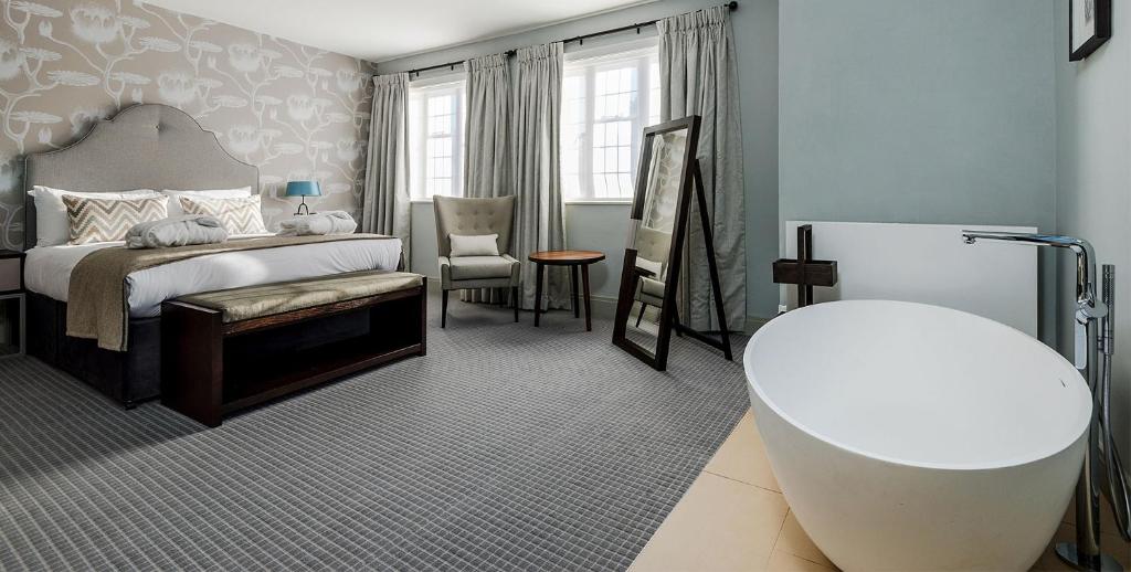 Postel nebo postele na pokoji v ubytování Edgbaston Park Hotel Birmingham