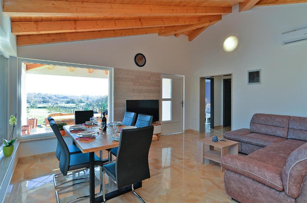 House Roza 2065 - Two-Bedroom Apartment