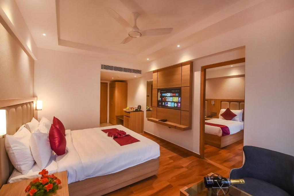 Postel nebo postele na pokoji v ubytování Emerald Clarks Inn Suites
