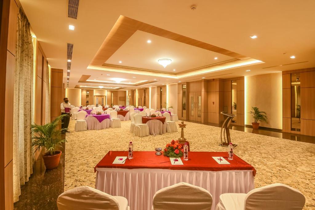 Restaurace v ubytování Emerald Clarks Inn Suites