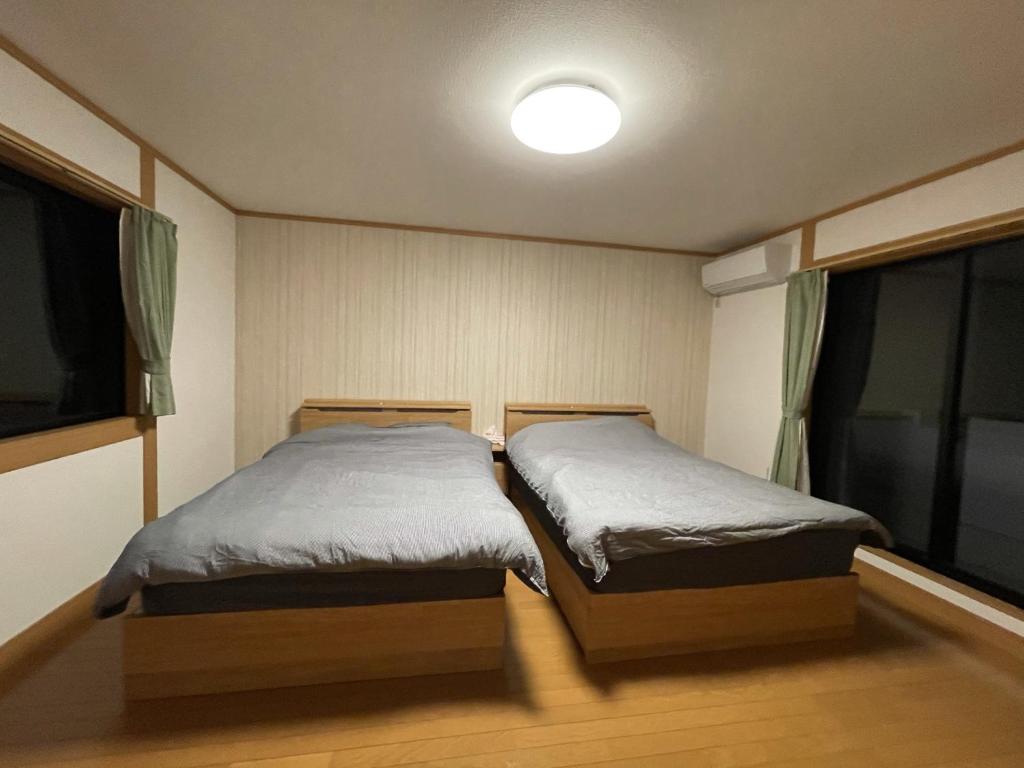 Postel nebo postele na pokoji v ubytování 薬水君近江八幡水郷民泊貸し切り
