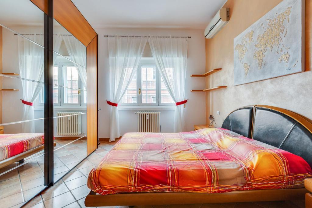 a bedroom with two beds and two windows at Darsena & Navigli Cosy Flat in Milan