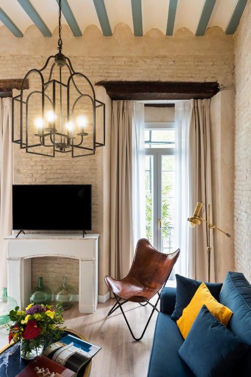 TV a/nebo společenská místnost v ubytování Casa Sevilla 1855 Suites by Época