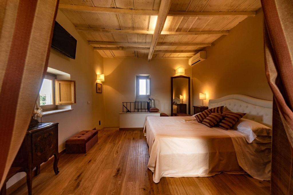 Postel nebo postele na pokoji v ubytování Torre medievale Il Castellaccio