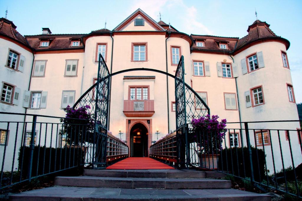 Exteriér nebo vchod ubytování Hotel Residenz im Schloss Neuweier