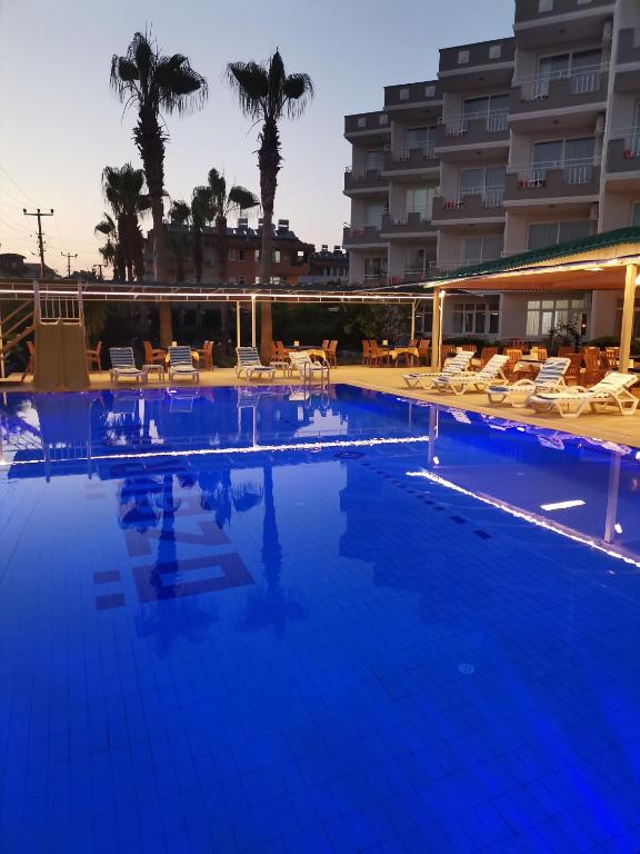 Bazén v ubytování Side Özgürhan Hotel nebo v jeho okolí
