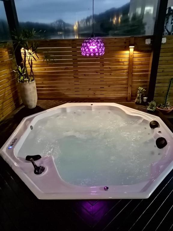  Espaço Léo e Sara com Jacuzzi
