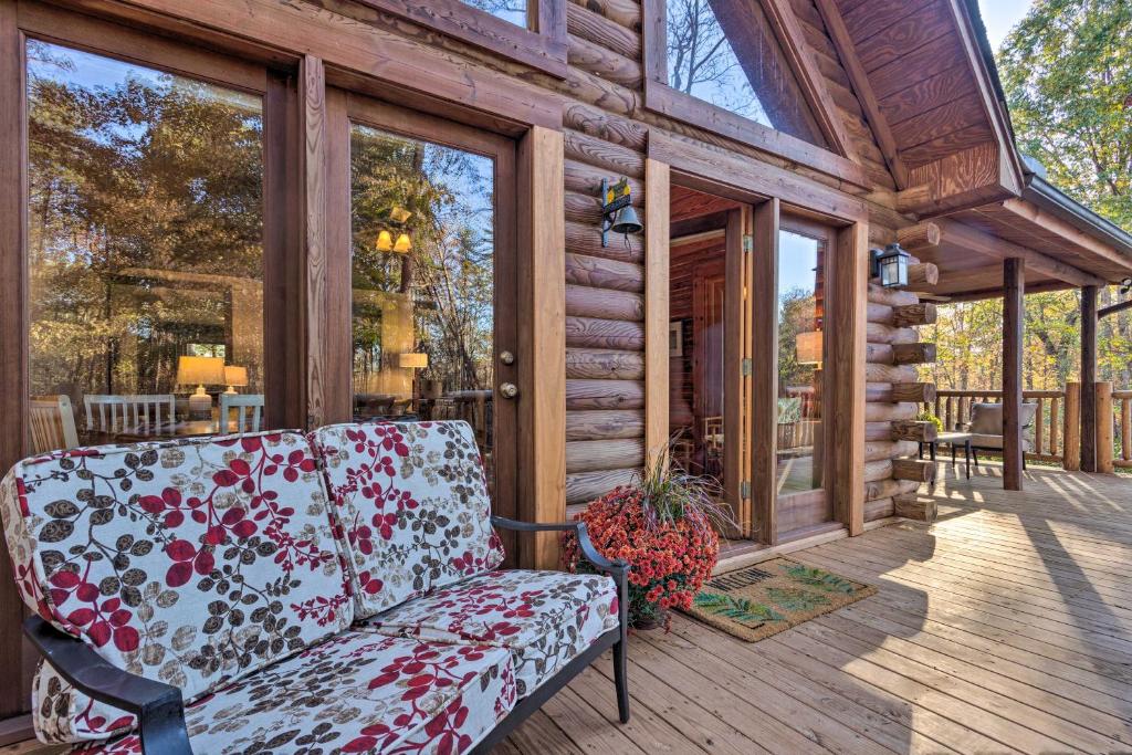 Finns Cabin Log Cabin in Blue Ridge Mtns!, Travelers Rest – Updated 2022  Prices